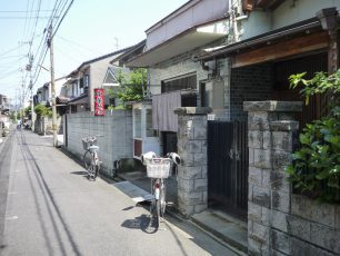 松川屋前の路地